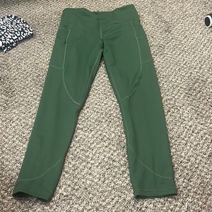 Size 8-10 pine pocket leggings.  Gently used and washed to brand specifications.